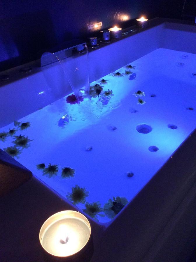 Me And Mrs Jones Suite Jacuzzi Hypercentre Montpellier Exterior photo
